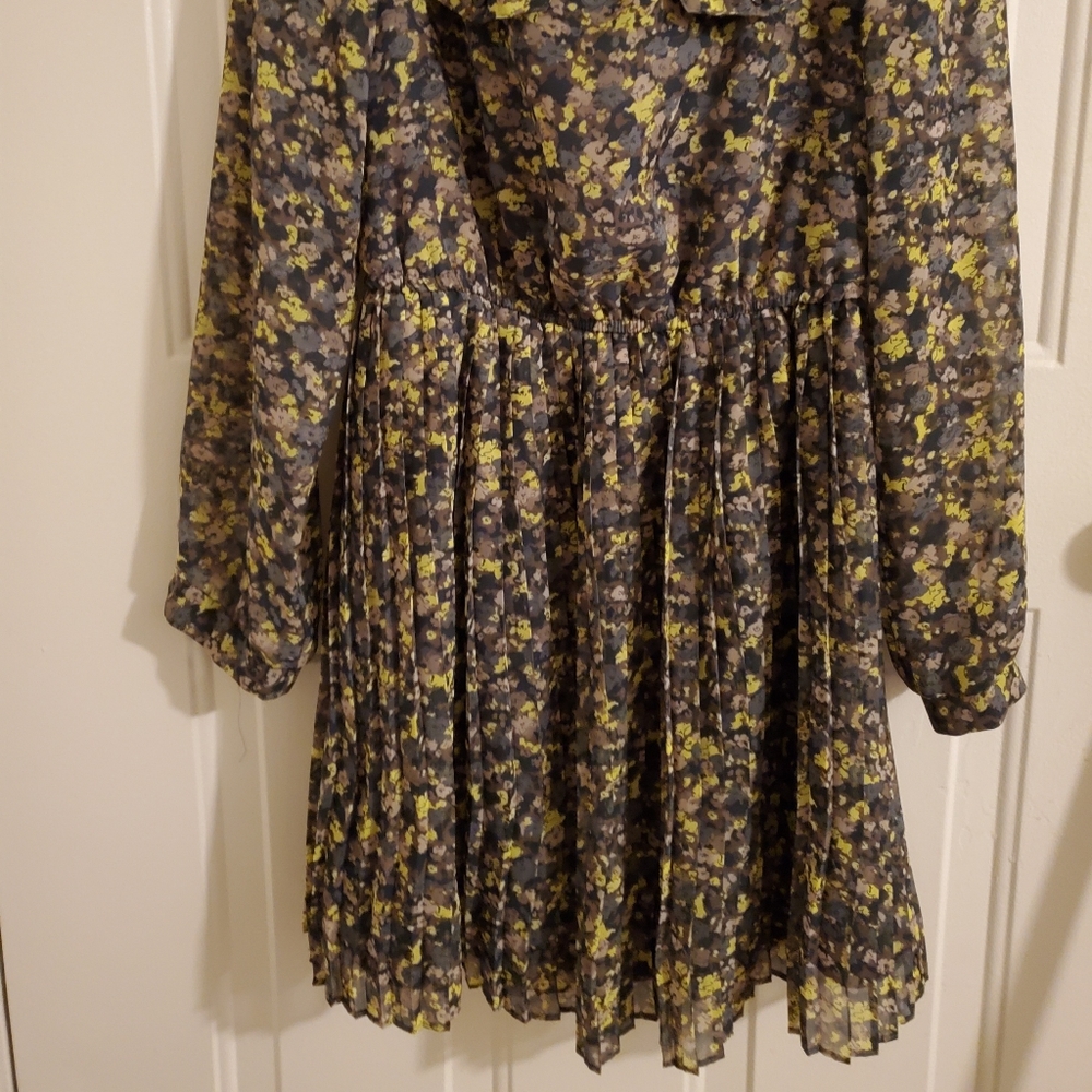 Dress - Picture 4 of 4